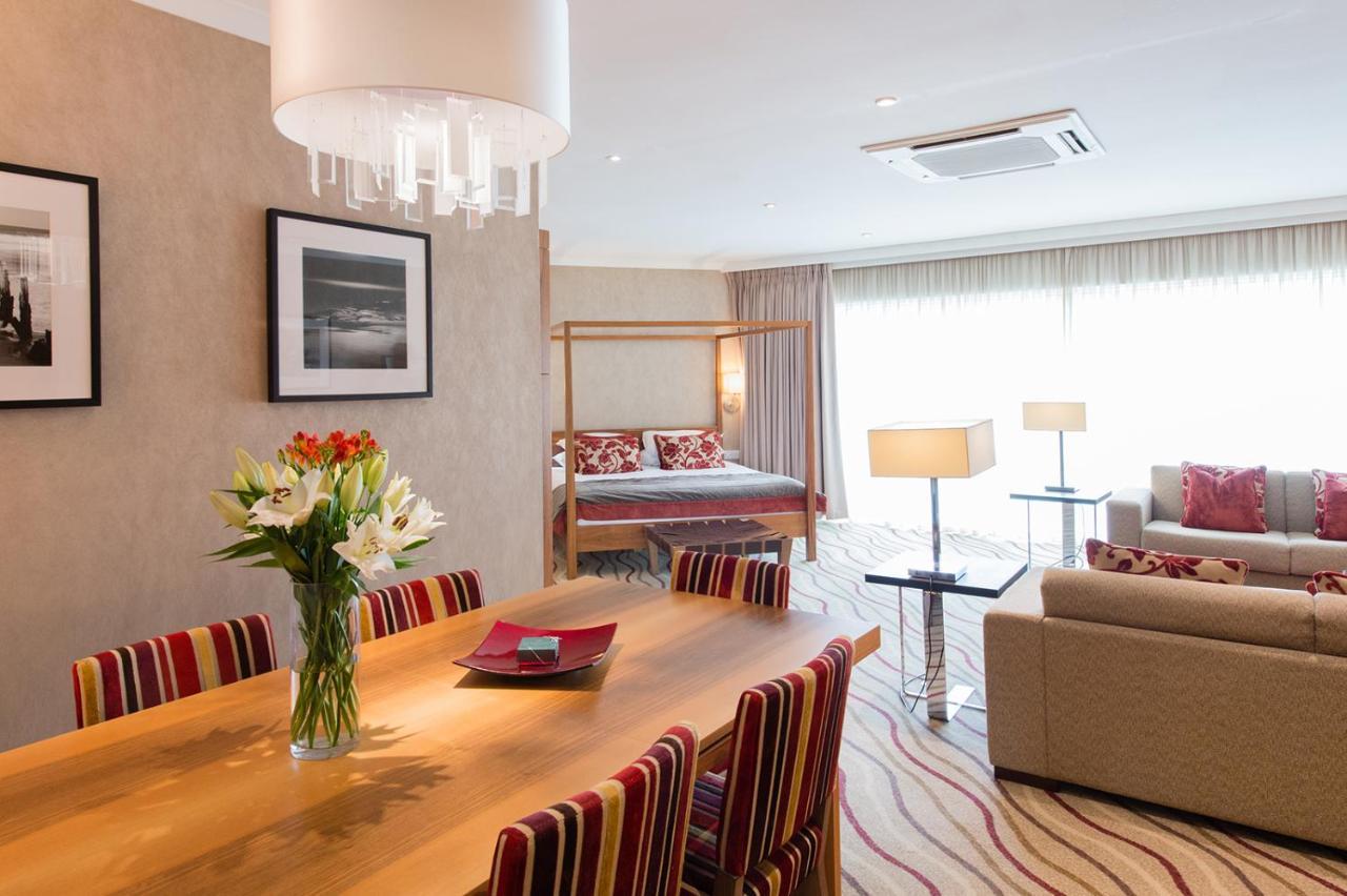 Lakeside Park Hotel & Spa Fishbourne  ภายนอก รูปภาพ