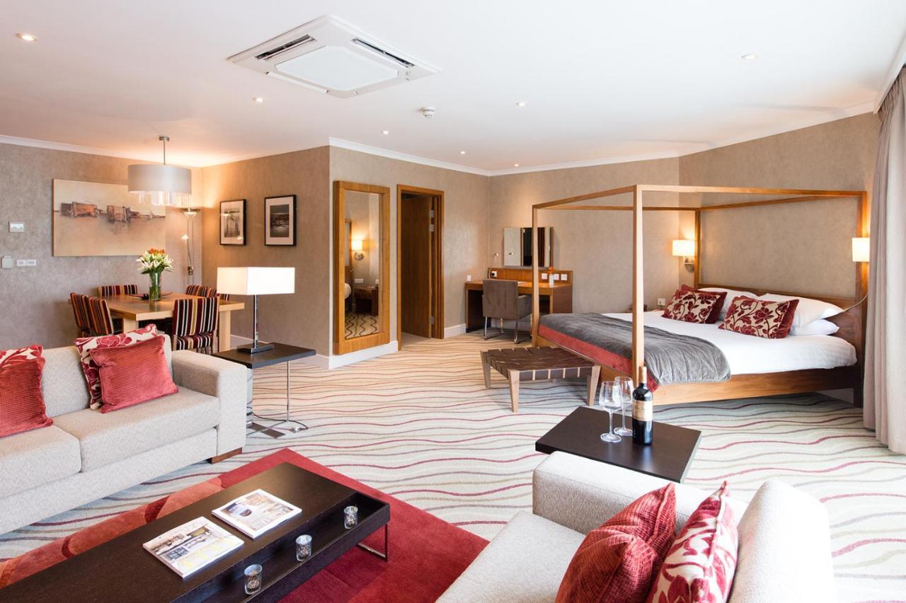 Lakeside Park Hotel & Spa Fishbourne  ภายนอก รูปภาพ