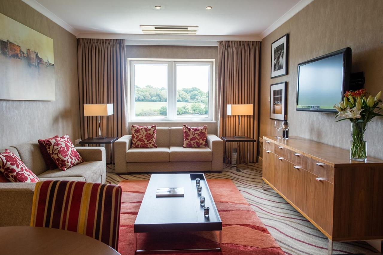 Lakeside Park Hotel & Spa Fishbourne  ภายนอก รูปภาพ