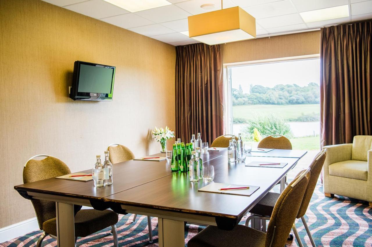Lakeside Park Hotel & Spa Fishbourne  ภายนอก รูปภาพ