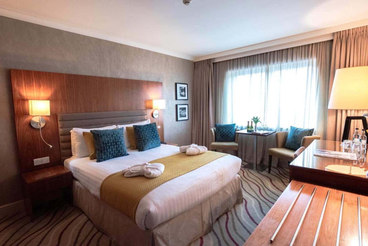 Lakeside Park Hotel & Spa Fishbourne  ภายนอก รูปภาพ