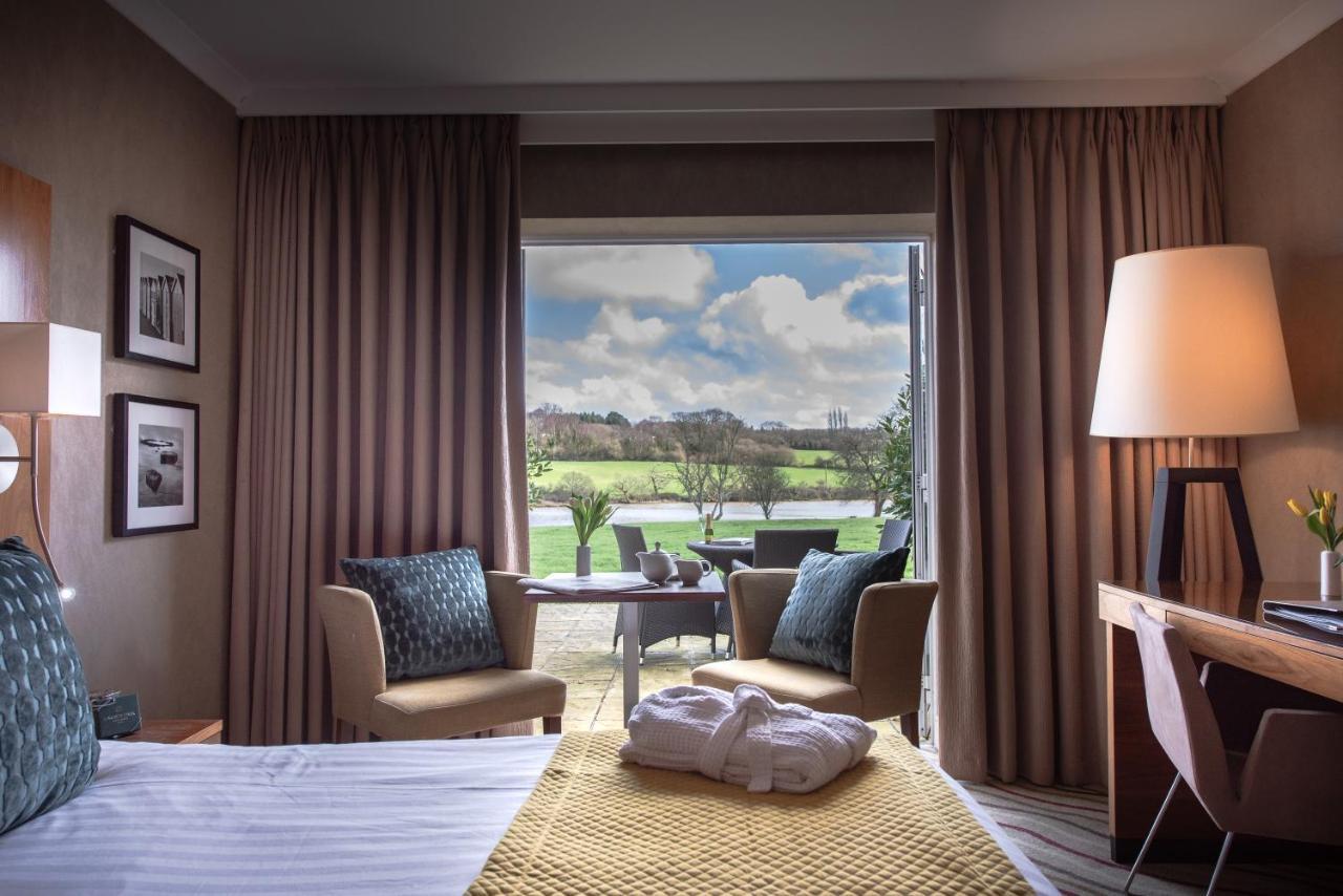 Lakeside Park Hotel & Spa Fishbourne  ภายนอก รูปภาพ