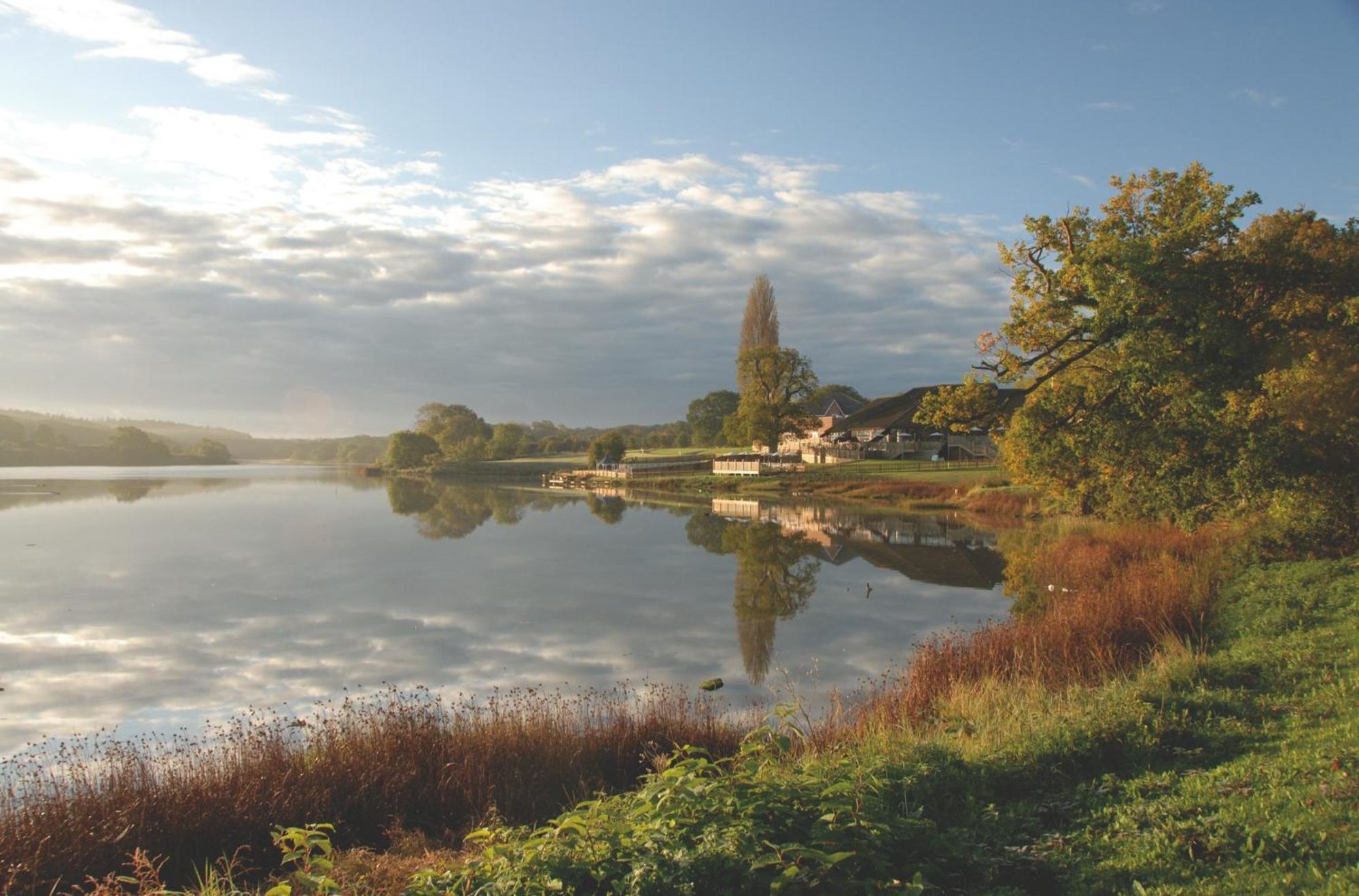Lakeside Park Hotel & Spa Fishbourne  ภายนอก รูปภาพ