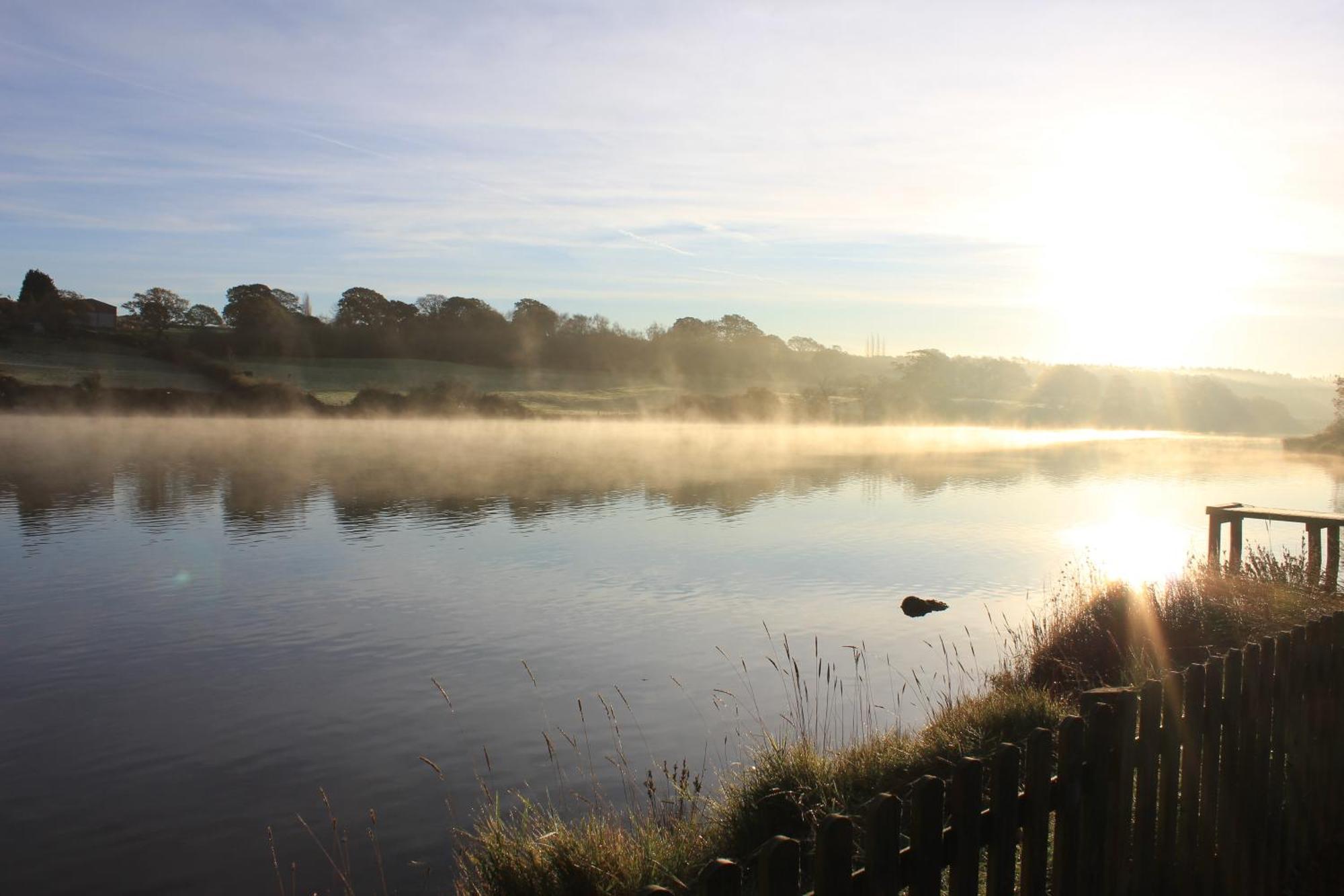 Lakeside Park Hotel & Spa Fishbourne  ภายนอก รูปภาพ