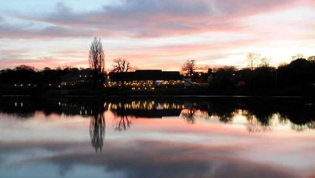 Lakeside Park Hotel & Spa Fishbourne  ภายนอก รูปภาพ