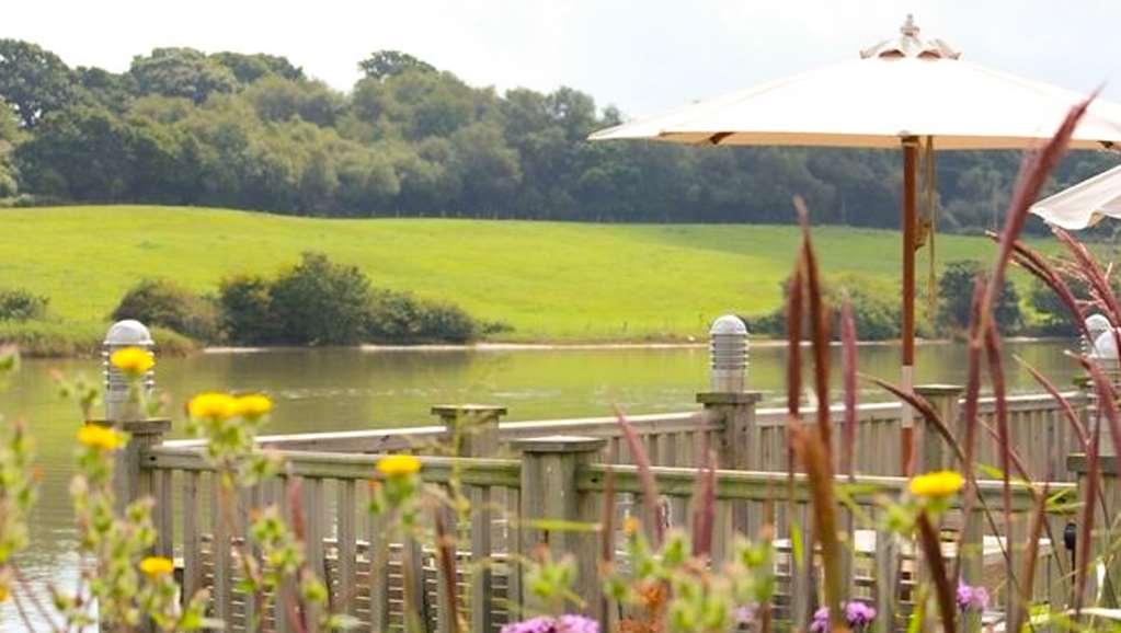Lakeside Park Hotel & Spa Fishbourne  ภายนอก รูปภาพ